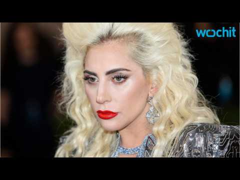 VIDEO : Lady Gaga Shows Off 'Joanna' In Dive Bars