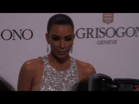 VIDEO : Kim Kardashian agressée dans sa chambre d'hôtel à Paris !