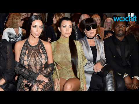 VIDEO : Kim And Kourtney Kardashian Bare It All At Balmain Fashion Show