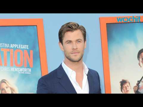 VIDEO : Chris Hemsworth Shares Cute Workout Picture With His Son