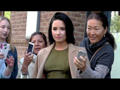 VIDEO : Demi Lovato Turning Heads in New York City