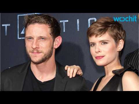 VIDEO : Fantastic Four's Kate Mara and Jamie Bell Pack on the PDA