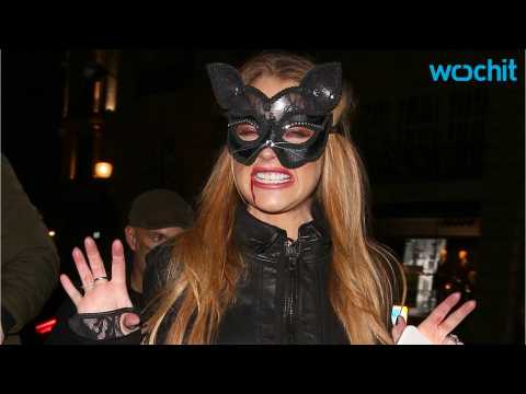 VIDEO : Lindsay Lohan Wears Wedding Ring as Halloween Joke