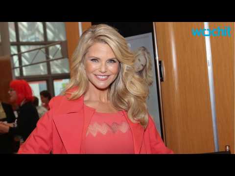 VIDEO : Christie Brinkley Looks Half Her Age