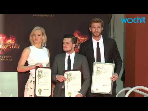 VIDEO : Jennifer Lawrence and ?Hunger Games? Co-Stars Cement Their Imprint on Hollywood