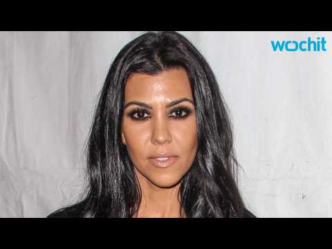 VIDEO : Kourtney Kardashian Hangs Out in Her Underwear and More Celebrity News