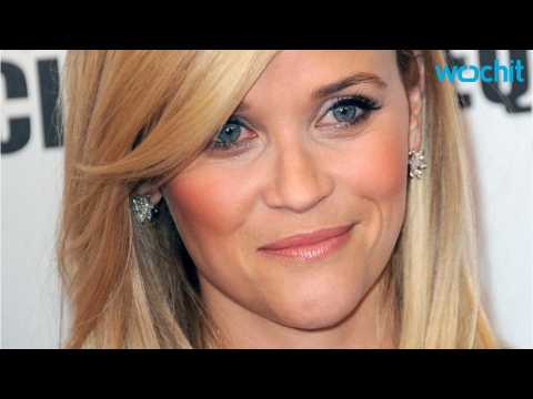VIDEO : Reese Witherspoon Tears Up Talking About Her Family