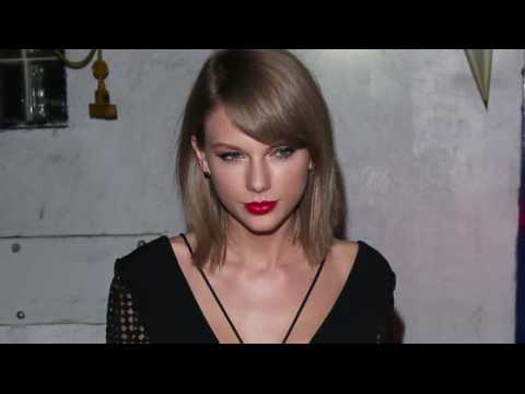 VIDEO : Taylor Swift Settles Out of Court With Apparel Brand That Sued Her