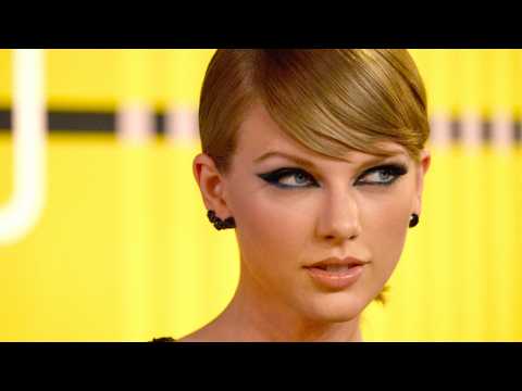 VIDEO : Judge Dismisses Taylor Swift Lawsuit by Using Her Lyics