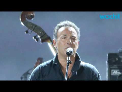 VIDEO : Bruce Springsteen Auctions His Mother's Homemade Lasagna