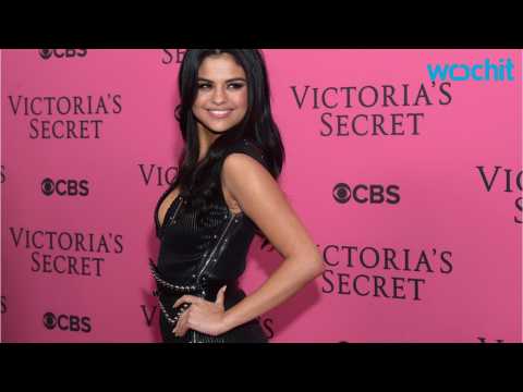 VIDEO : Is Selena Gomez Single?