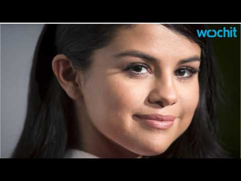 VIDEO : Selena Gomez Wants Everyone to Knows She's 'Definitely Single'!