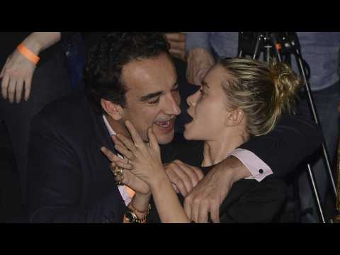 VIDEO : John Stamos Congratulates Mary-Kate Olsen on Wedding!