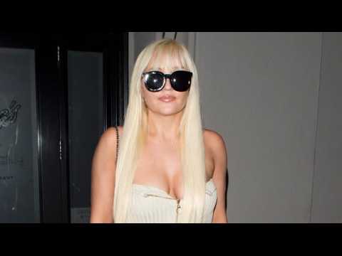 VIDEO : Amanda Bynes Looks Stunning Out in Hollywood