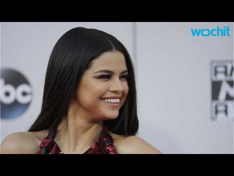 VIDEO : Don't Ask Selena Gomez to Talk Dating or Bieber