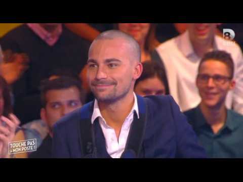 VIDEO : La nouvelle coupe de cheveux de Bertrand Chameroy - ZAPPING PEOPLE DU 01/12/2015