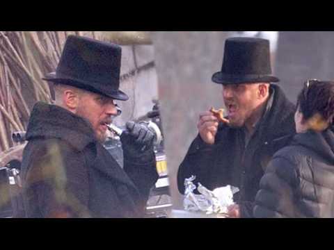 VIDEO : Tom Hardy Vapes and Eats Take Out While Filming Period Drama