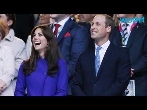 VIDEO : Prince William Goes Caroling With Kate Middleton's Mom and Sister Pippa Middleton
