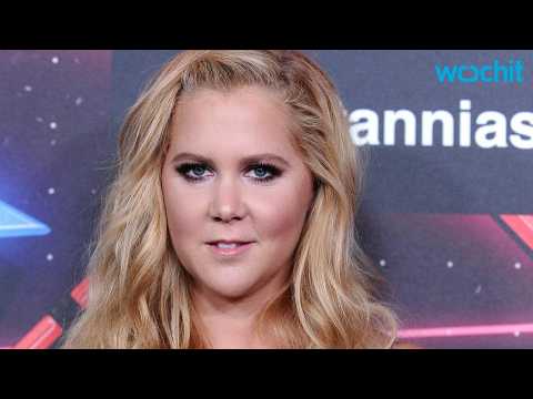 VIDEO : Amy Schumer Posed Topless for Pirelli's 2016 Calendar