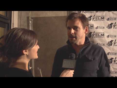 VIDEO : Casual's Tommy Dewey Gushes Over Betty White