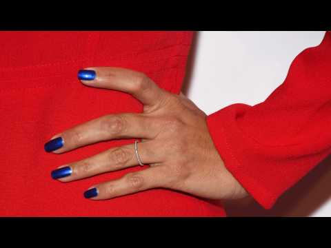 VIDEO : Nail of the Day: Eva Longoria's Patriotic Pop of Color