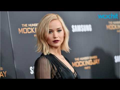 VIDEO : Jennifer Lawrence Censored From Hunger Games Posters in Israel