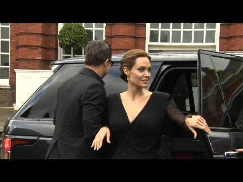 VIDEO : How Angelina Jolie gets her 