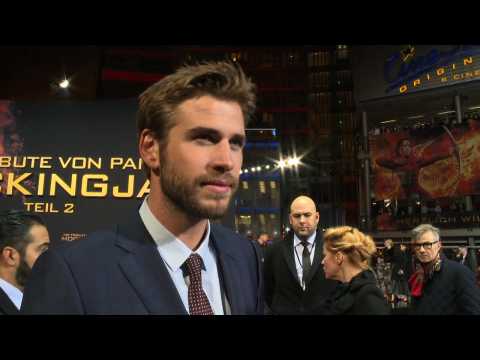 VIDEO : 'The Hunger Games: Mockingjay - Part 2' World Premiere: Liam Hemsworth