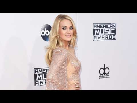 VIDEO : Carrie Underwood SLAYS AMAs!