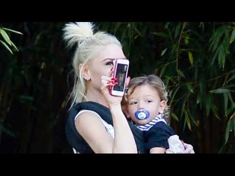 VIDEO : Gwen Stefani and Blake Shelton get some Serious Facetime!
