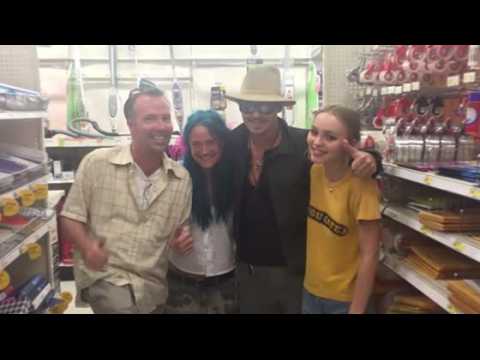 VIDEO : Johnny Depp est fier de la franchise de sa fille