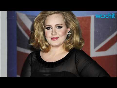VIDEO : Adele and Hunger Games Stars Hangout?