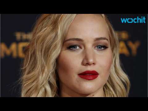 VIDEO : Are Adele and Jennifer Lawrence the New Squad Goal?