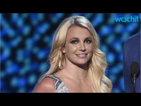 VIDEO : Britney Spears Has Her Eyes on Rogelio in 'Jane the Virgin'