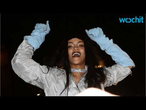 VIDEO : No Victoria?s Secret for Rihanna