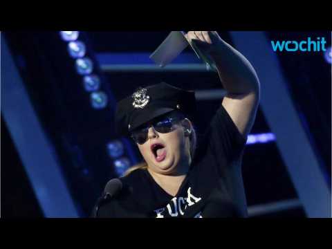 VIDEO : Rebel Wilson 'Just Says No' To Jenner Sisters