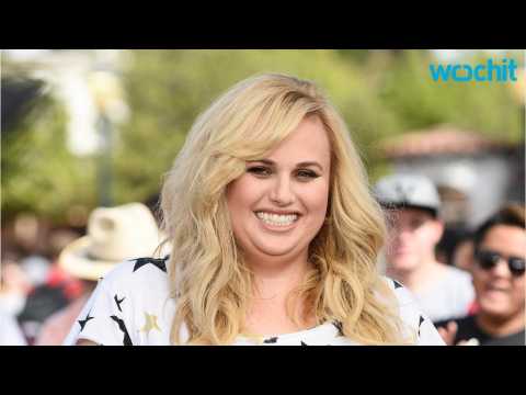 VIDEO : Rebel Wilson Refused To Give MTV Award Kylie and Kendall Jenner