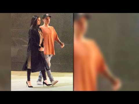 VIDEO : Justin Bieber and Selena Gomez dismiss romance rumours