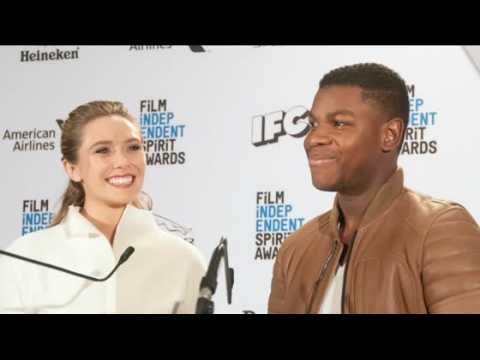 VIDEO : Classy Elizabeth Olsen At Film Independent Event