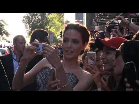 VIDEO : Kids think Angelina Jolie is weird