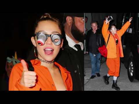 VIDEO : Miley Cyrus Flaunts Her Bra In Inmate Orange Jumpsuit