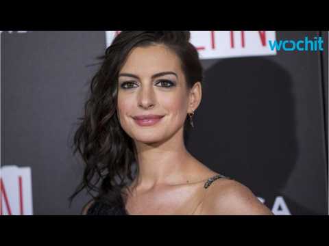 VIDEO : Is Anne Hathaway Having a Baby?