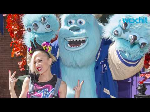 VIDEO : Gwen Stefani Takes Kids to Disneyland, But Where Is Blake Shelton?