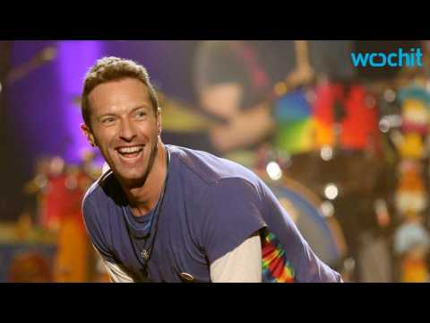 VIDEO : Chris Martin Can't Get Enough of Harry Styles' Hair!