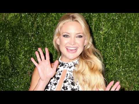 VIDEO : Kate Hudson Stuns in New York, Spotted at Same Hotel as Nick Jonas
