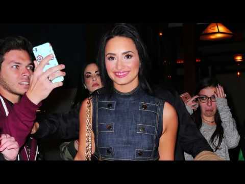 VIDEO : Demi Lovato Signs With Wilhelmina Modeling Agency