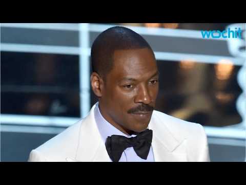 VIDEO : Eddie Murphy Does Cosby at Awards Ceremony Stand-Up