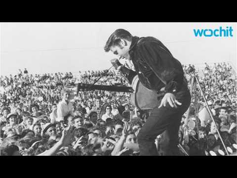 VIDEO : Elvis Presley Tops UK Album Chart, Again