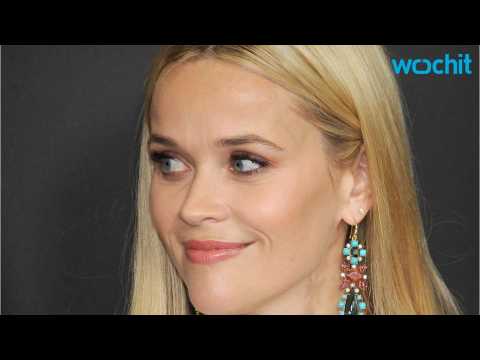 VIDEO : Reese Witherspoon Accepts High School Alumnus Award