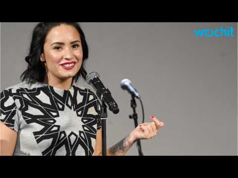 VIDEO : Demi Lovato's Says 'Hello' With Her Live Cover of Adele's New Song